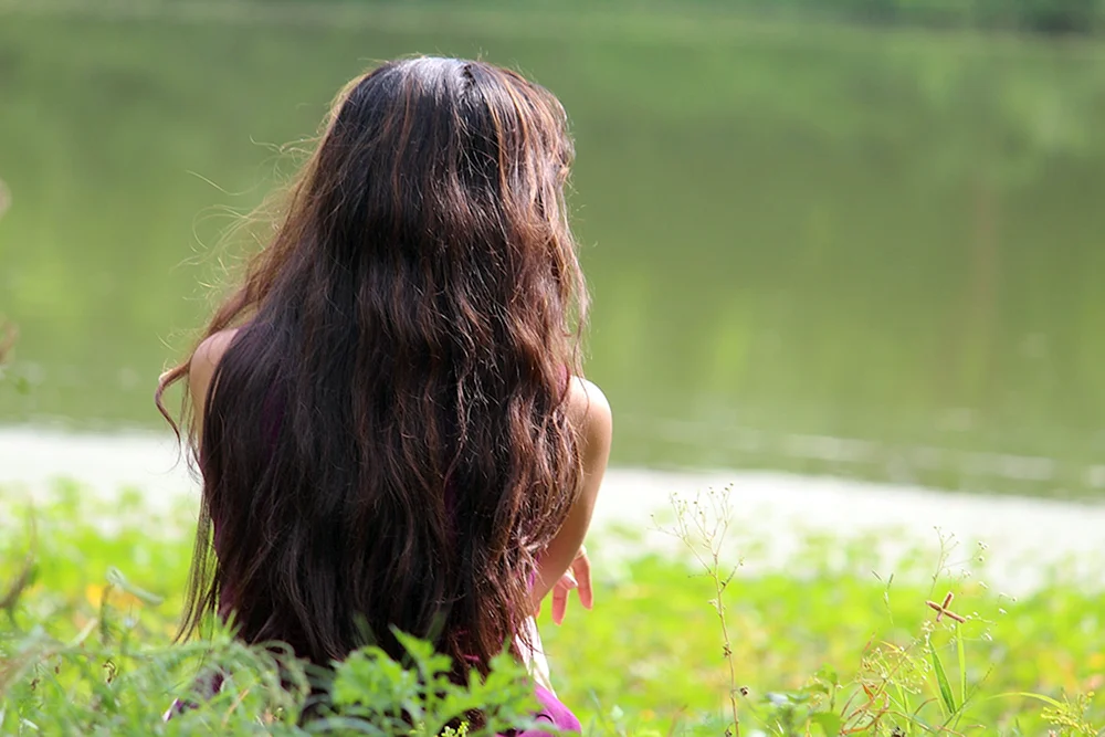 Kastanienbraunes Haar bei Mädchen
