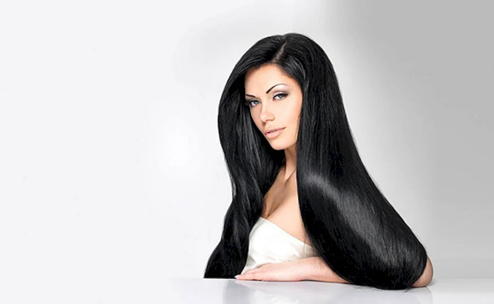 Schwarzbraune Haarfarbe