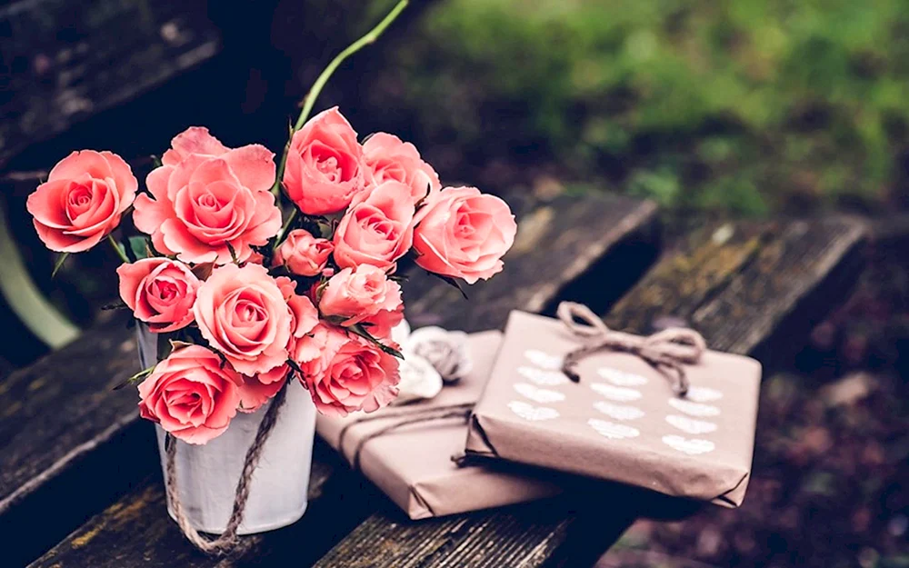 Mädchen mit einer Rose in der Hand