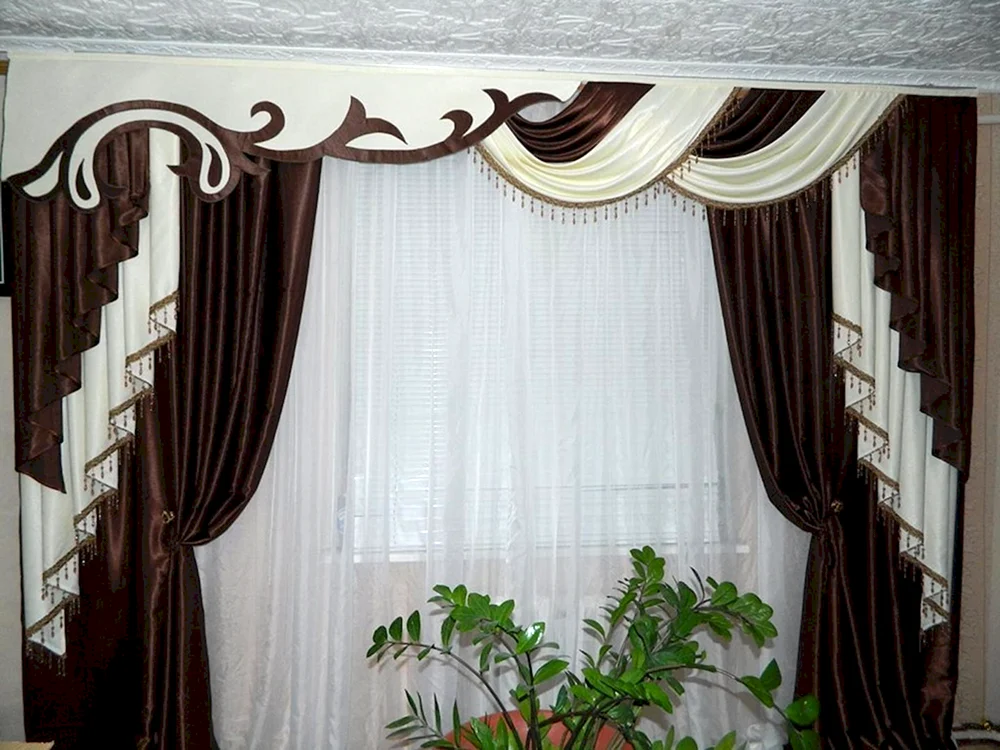 Shades mit lambrequin Wohnzimmer
