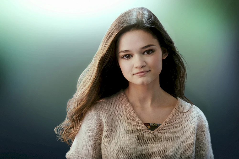 Ciara Bravo in Wayne Serie