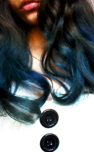 Blaues Haartonikum für dunkles Haar