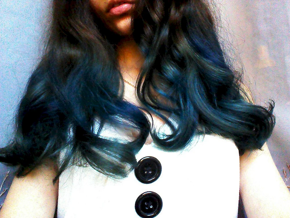 Blaues Haartonikum für dunkles Haar