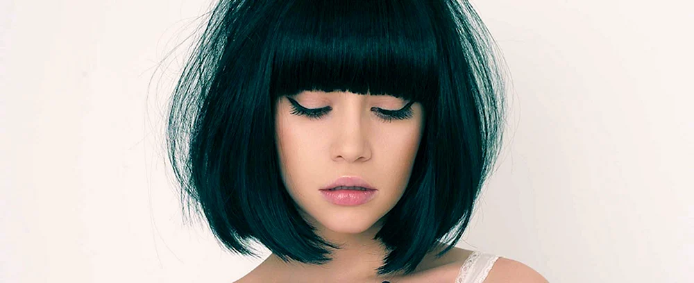 Blauer Bob mit Pony