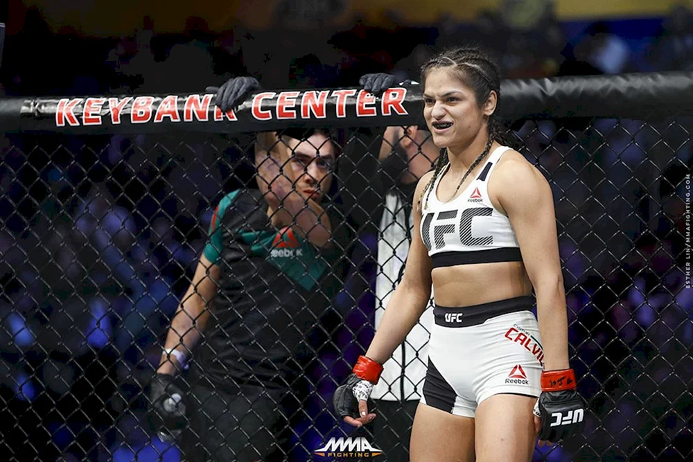 Pearl Gonzalez UFC. Gonzalez MMA
