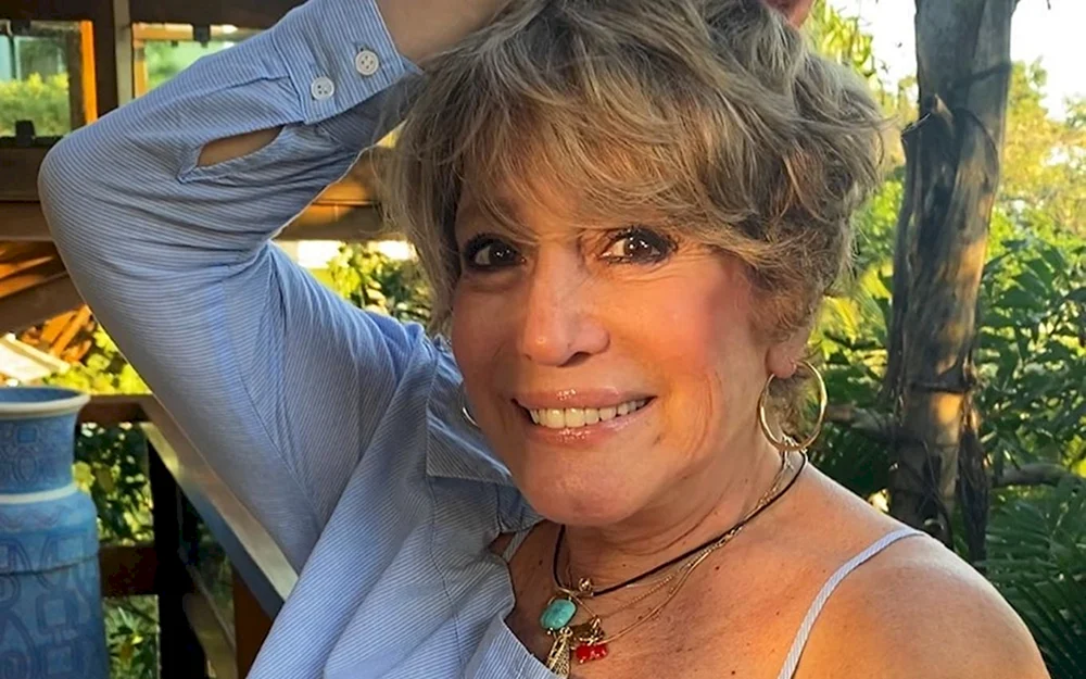 Eliane Giardini als junge Frau.