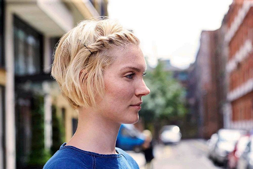 Schöne Duttfrisuren für kurzes Haar