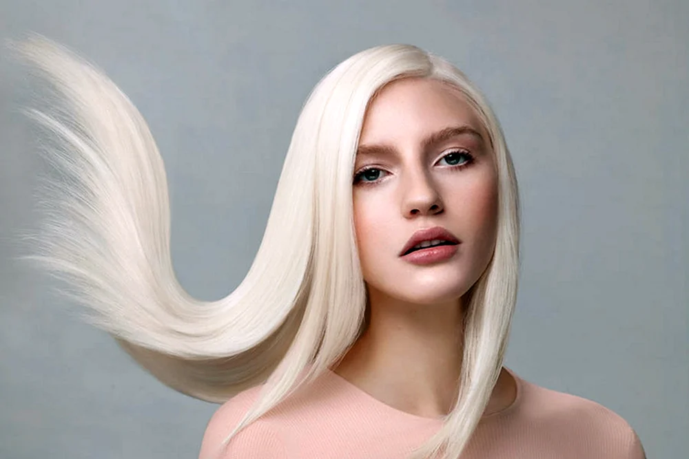 Sherry James platinblond