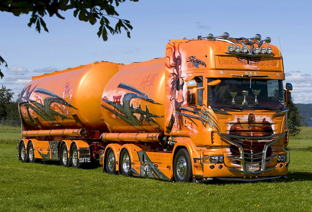 Scania Benzin-Zugmaschine