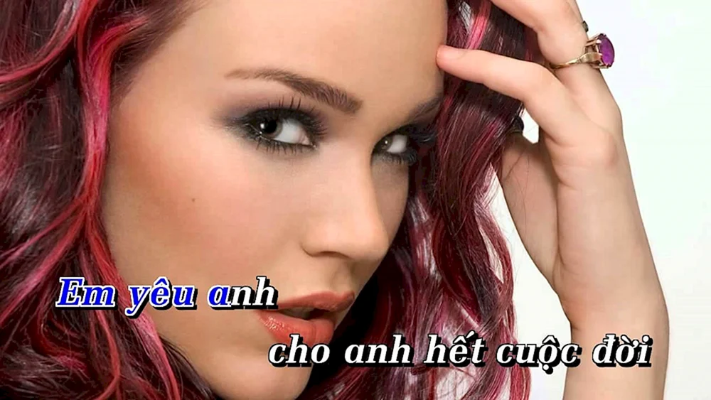 Carlet Taylor mit rotem Haar