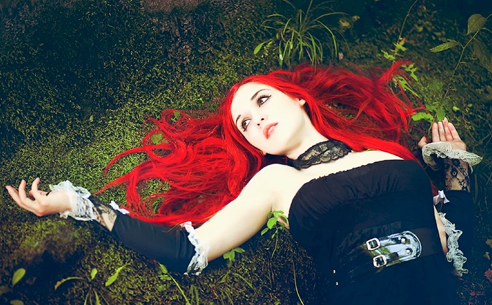 Scarlet Taylor mit rotem Haar