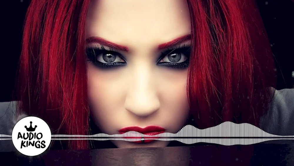 Scarlet Taylor mit roten Haaren