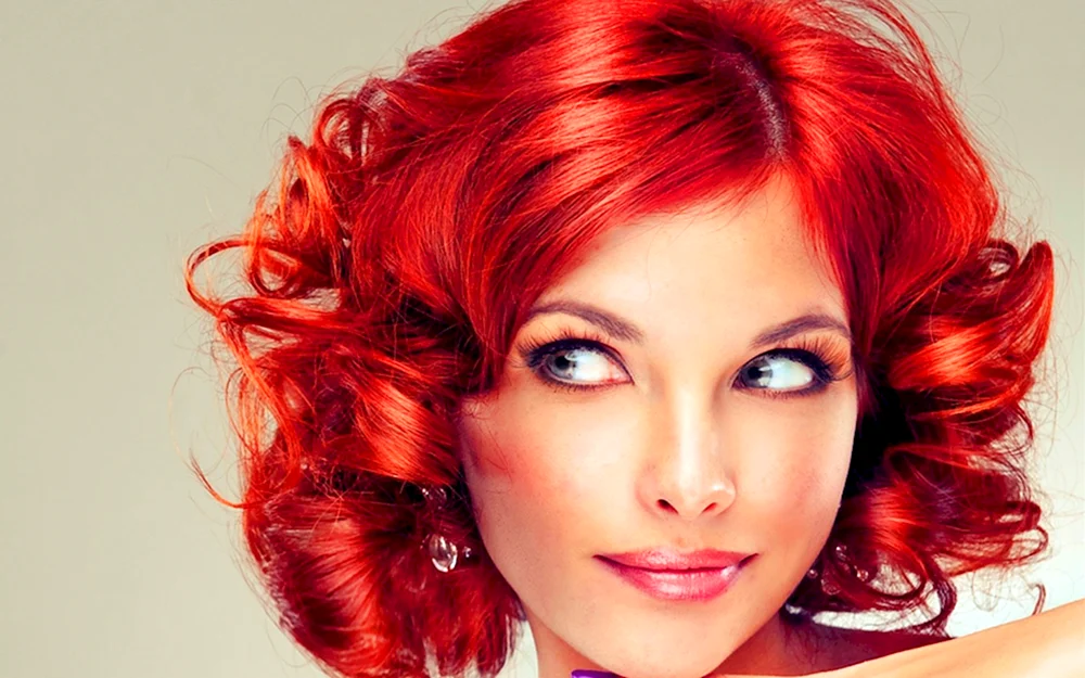Scarlet Taylor mit rotem Haar