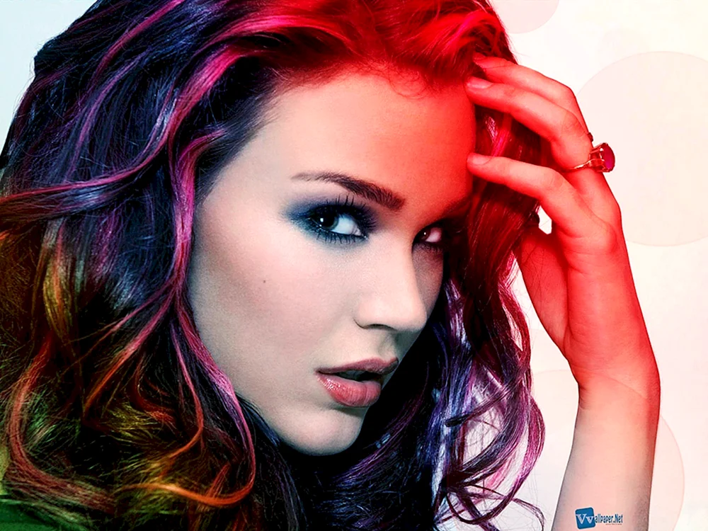 Scarlet Taylor mit rotem Haar