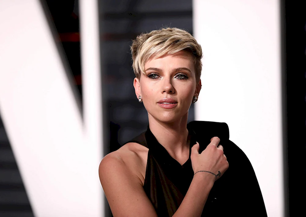 Carlett Johansson mit Kurzhaarschnitt