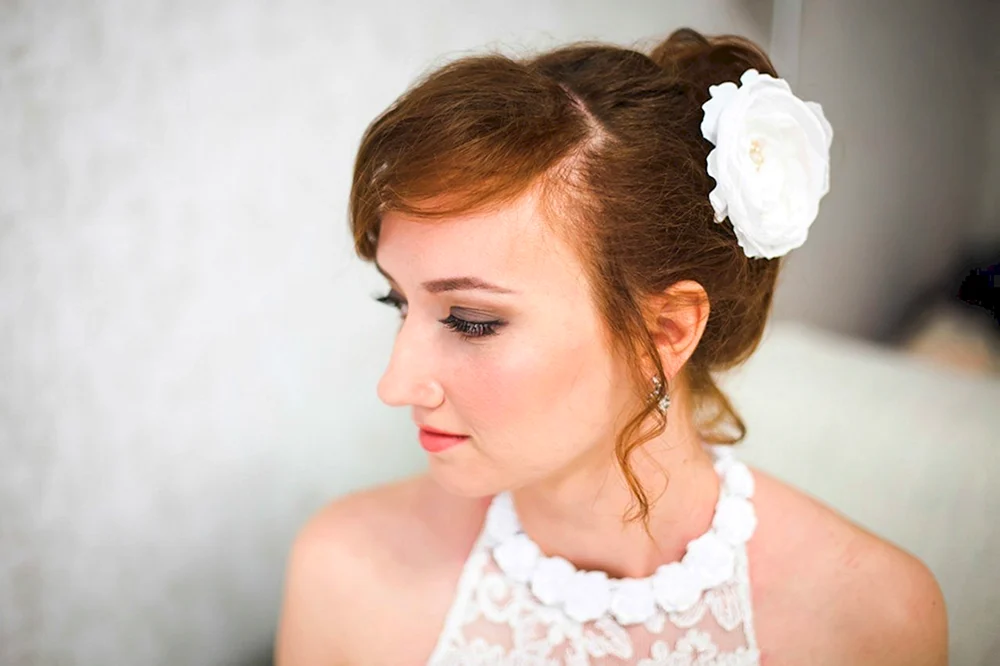 Schlichte Frisuren für die Hochzeit