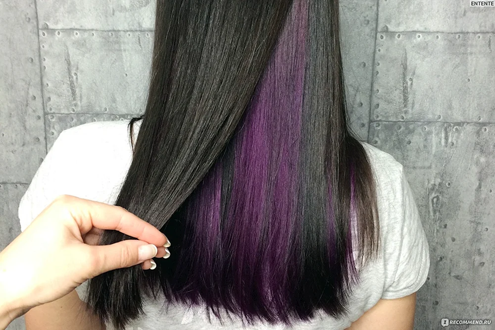 Versteckte Haarfärbung auf dunklem Haar