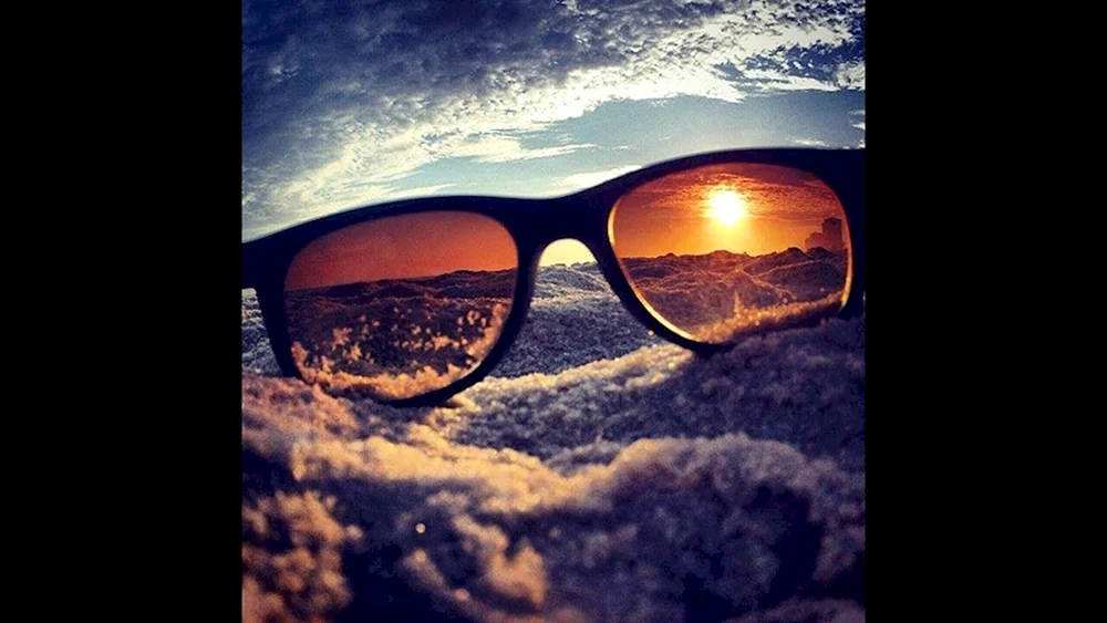 Sonnenbrille am Strand