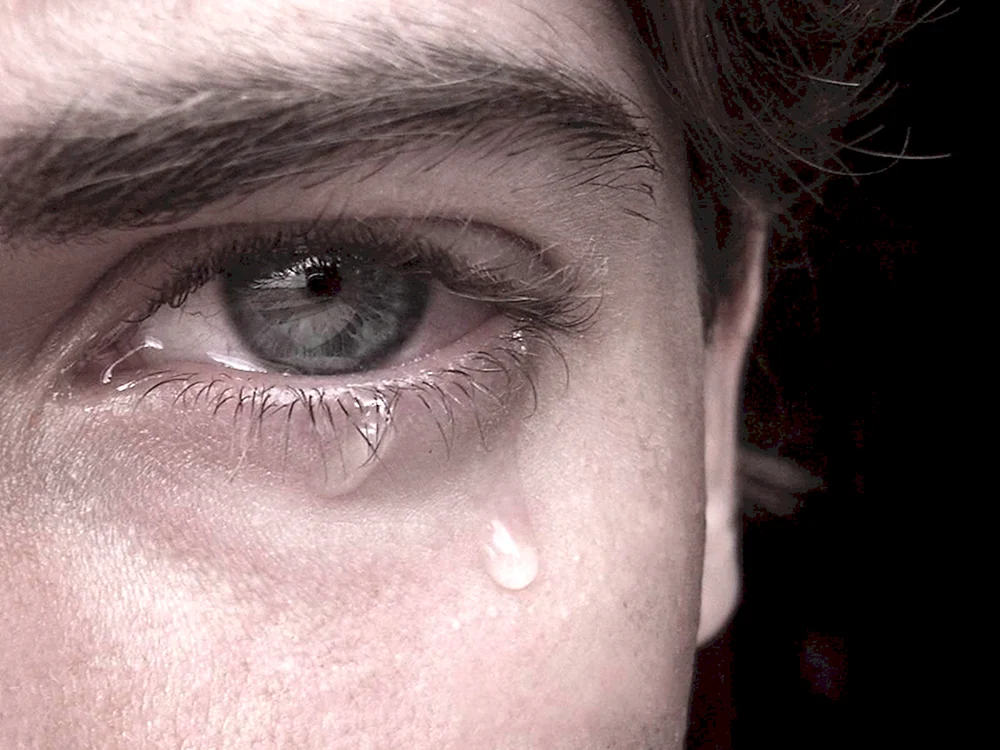 Auge weint