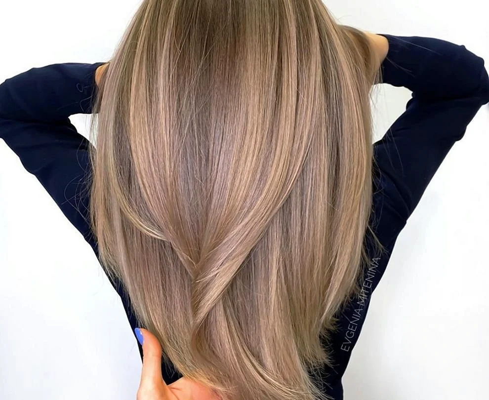 Langes rotbraunes Haar