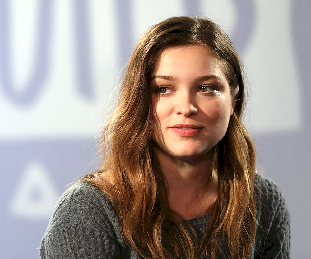 Sophie Cookson Roxy