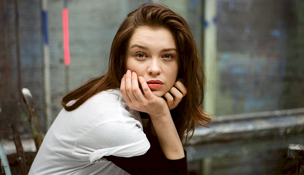 Sophie Cookson Roxy