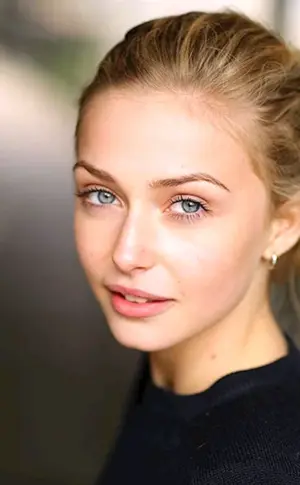 Sophie Simnett Maxim