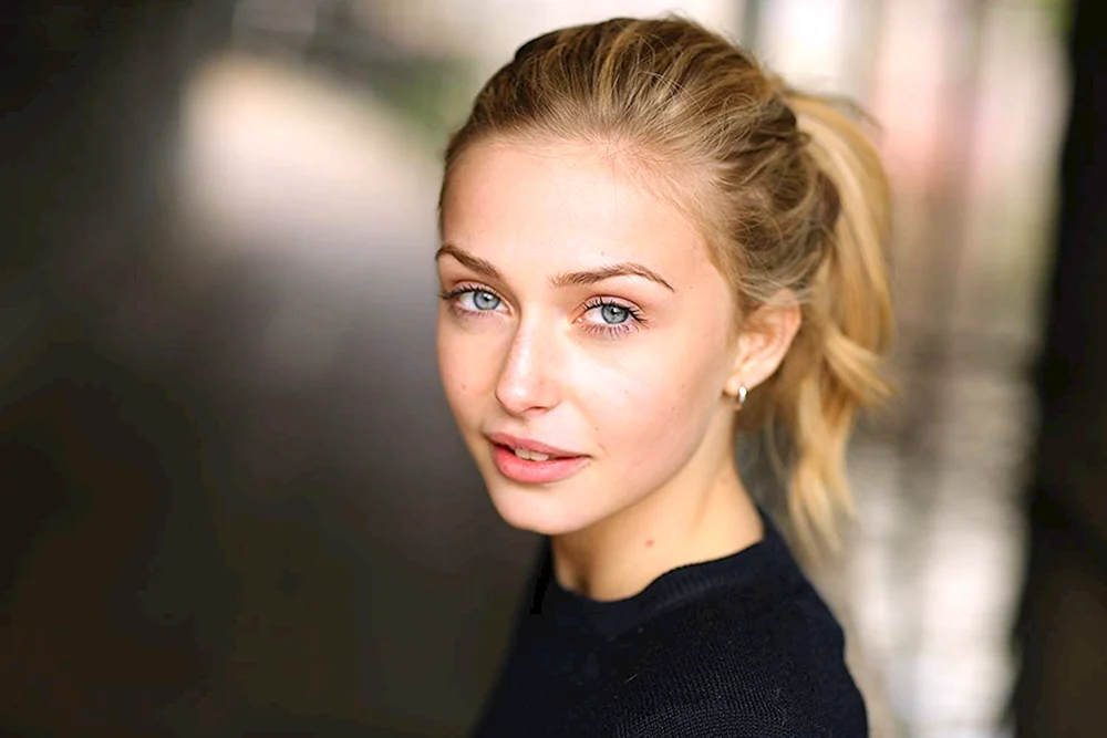 Sophie Simnett Maxim