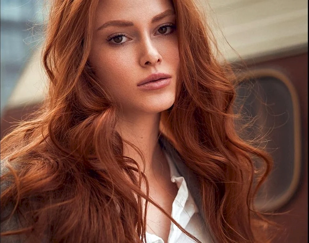 Russo Bernstein Haarfarbe