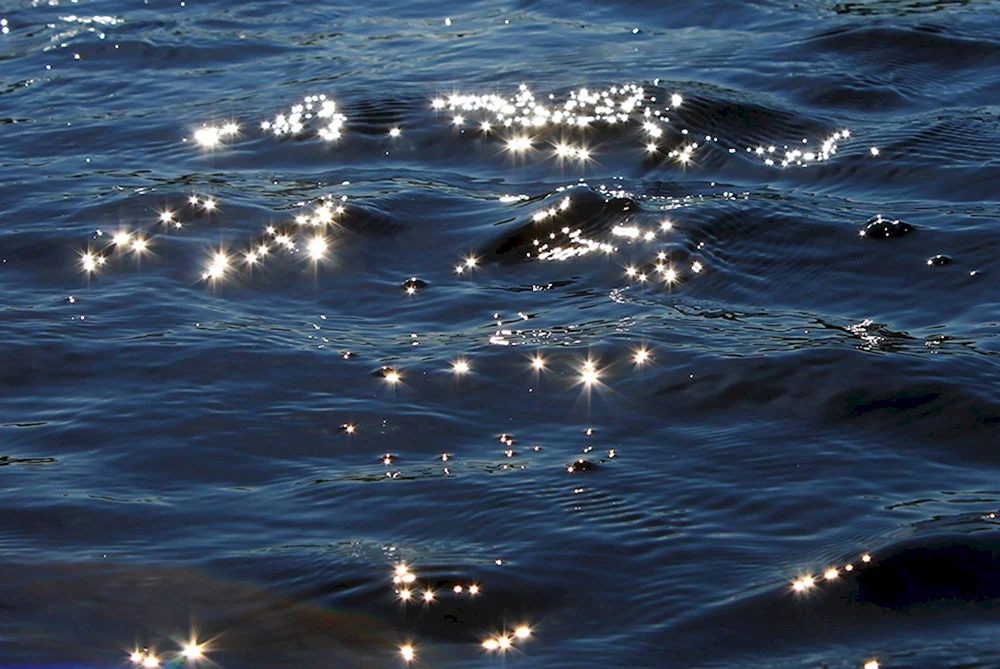 Sonnenblendung auf dem Wasser