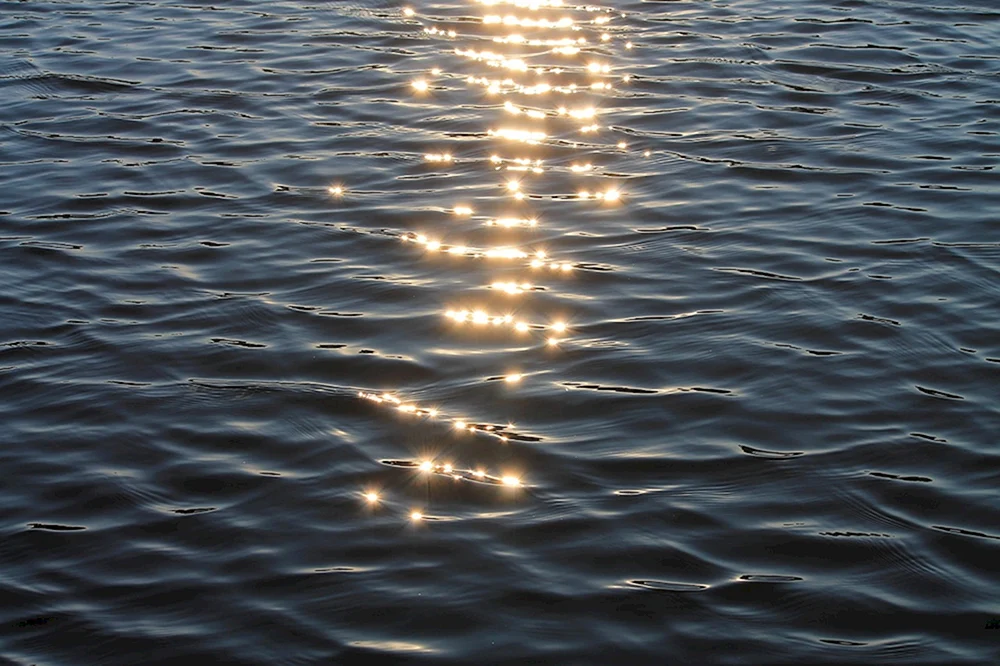 Sonnenblendung auf dem Wasser