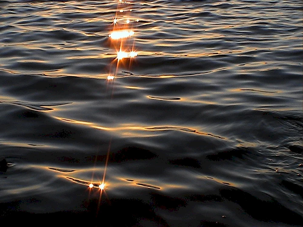 Sonnenblendung auf dem Wasser