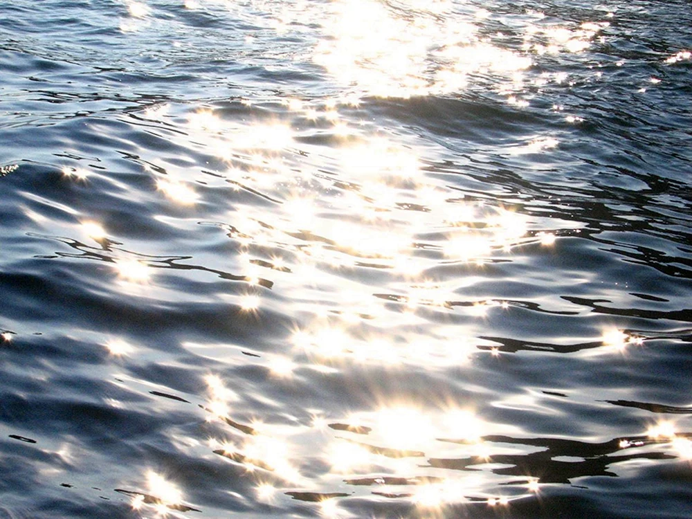 Sonnenblendung auf dem Wasser