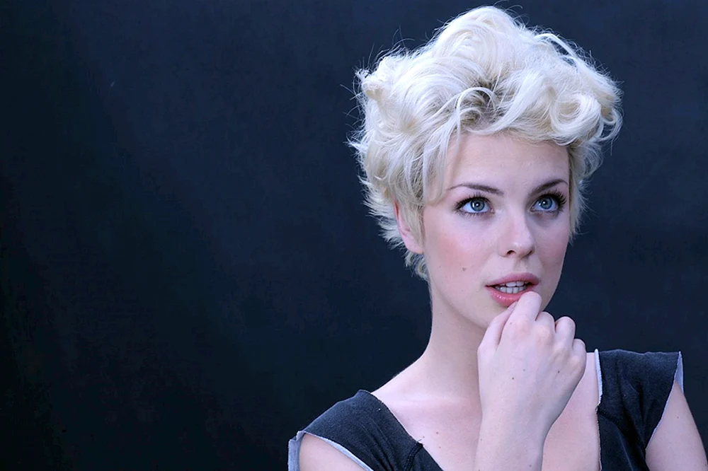 Anna Starshenbaum Schauspielerin