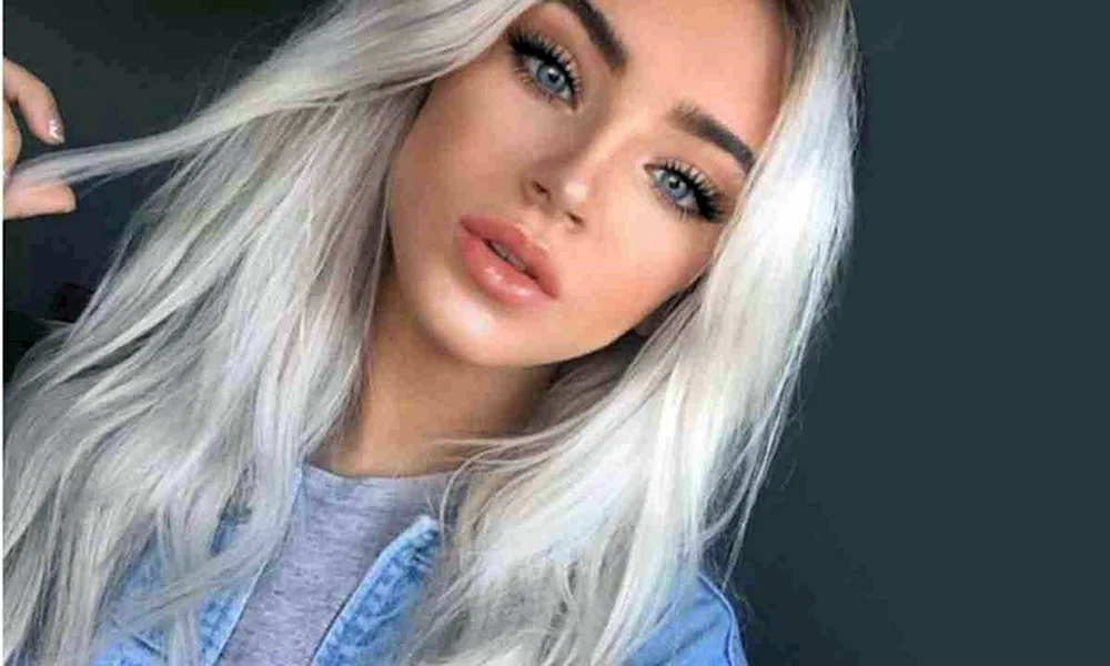 Stephanie Danielle aschblond