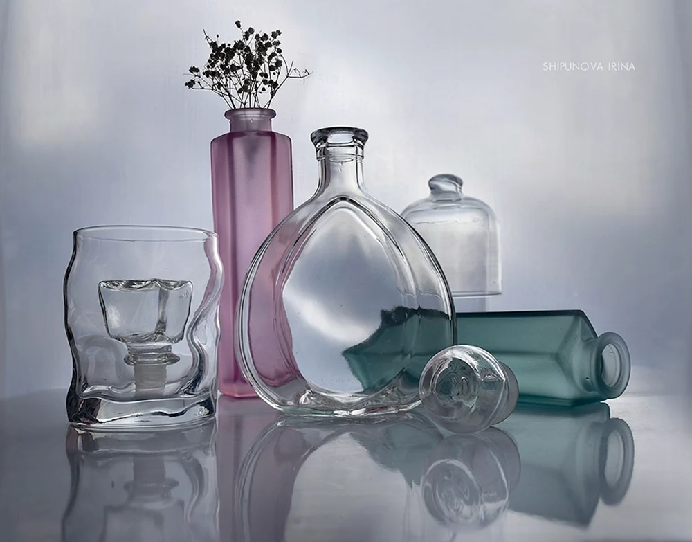 Stillleben mit Glasgeschirr
