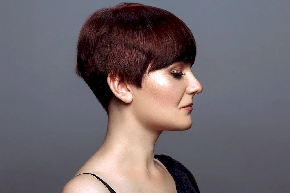 Bob Kare asymmetrischer Haarschnitt