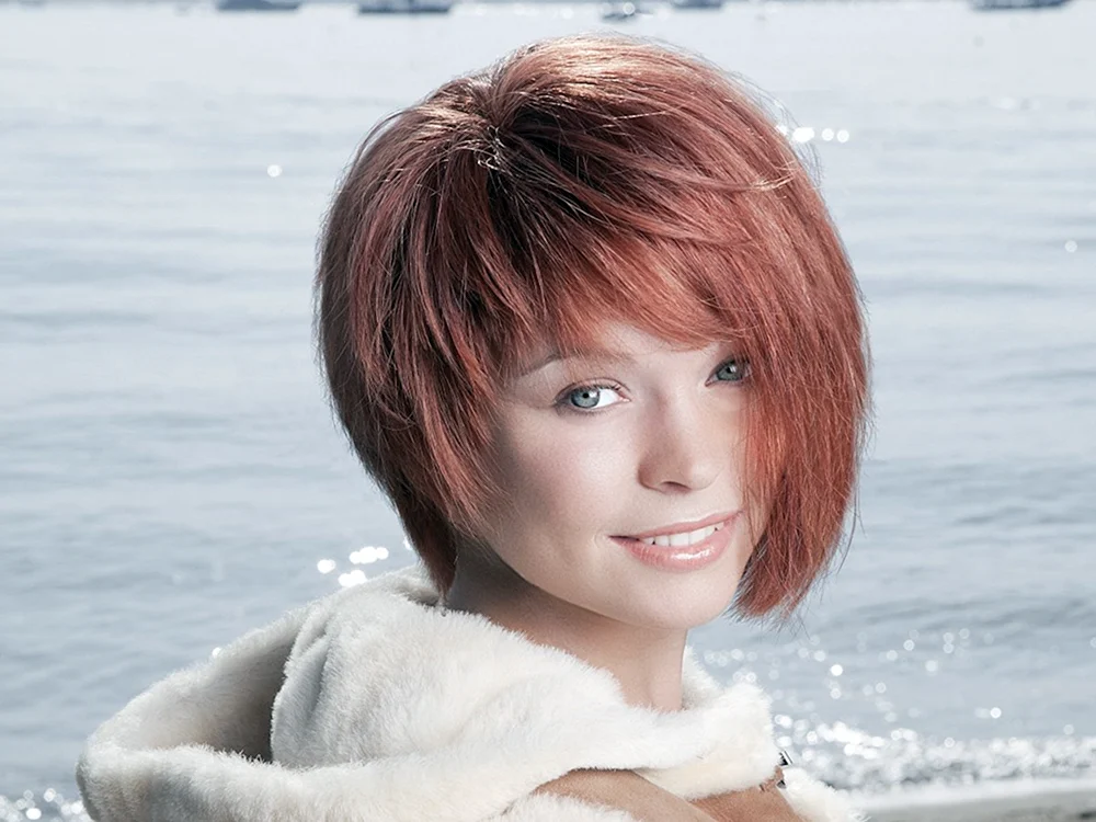 Asymmetrischer Haarschnitt für mittleres Haar