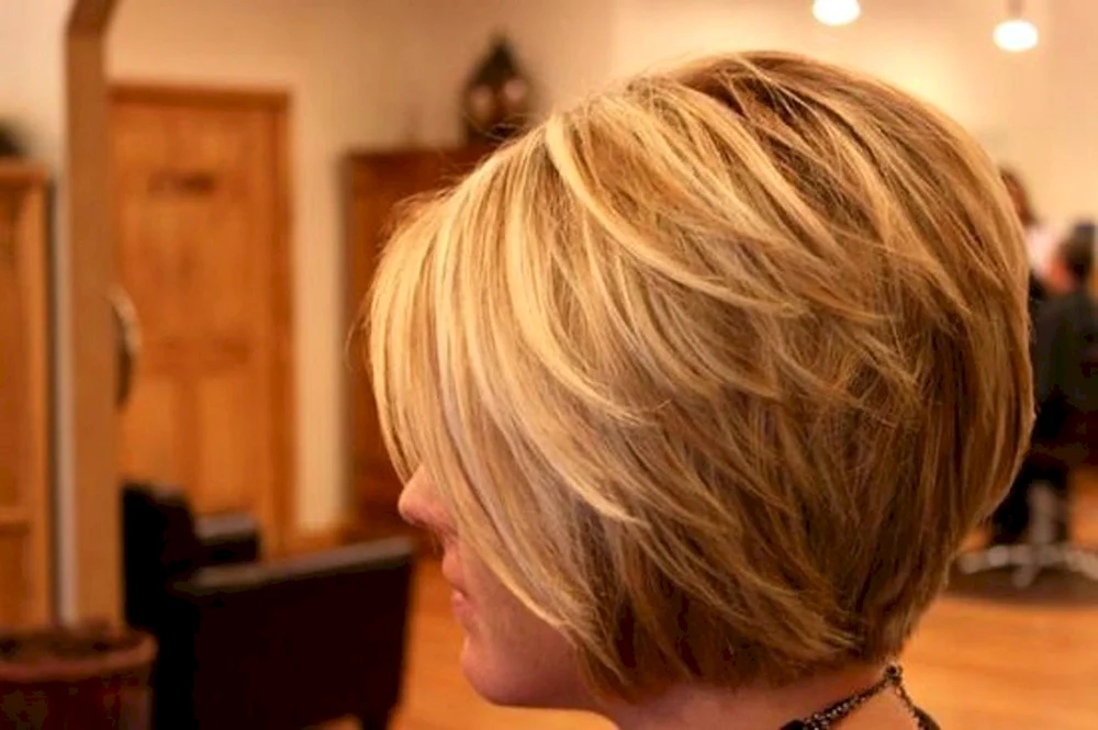 abgestufter Cascade Cascade Haarschnitt stufiger Pixie-Haarschnitt stufiger Long Bob-Haarschnitt stufiger Bob-Haarschnitt stufiger Bob-Haarschnitt 2022 stufiger Bob-Haarschnitt verlängert