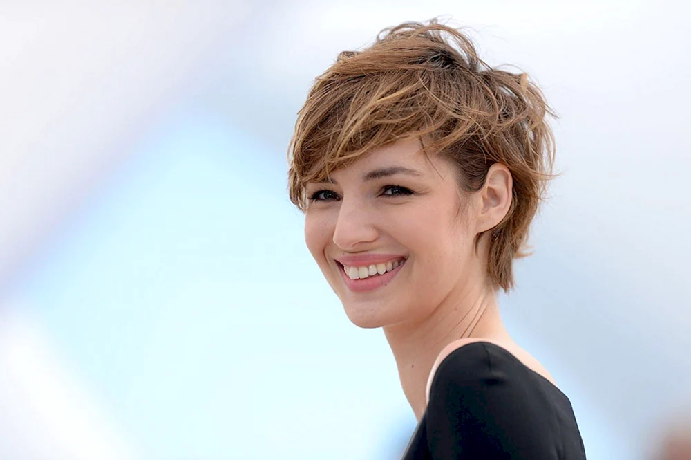 Pixie Bob Haarschnitt. Garson auf kurzem Haar