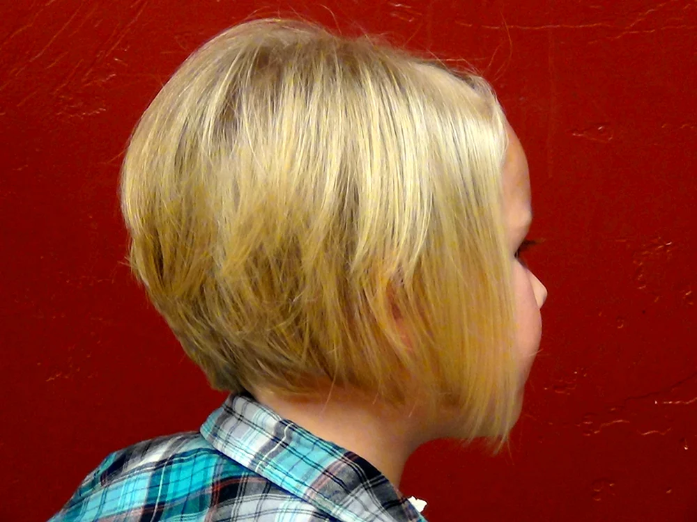 Stufiger Bob für Jungen