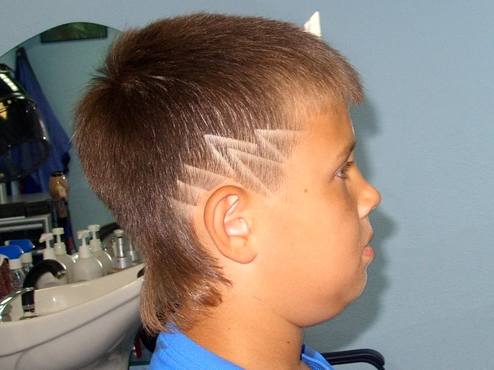 Gemusterte Haarschnitte für Jungen