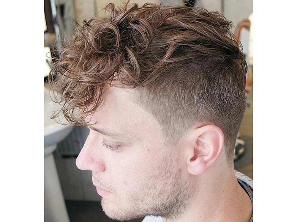 Curly Fade Haarschnitt