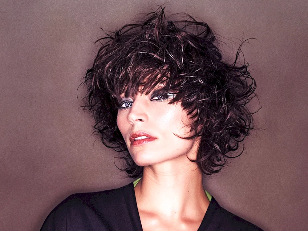 Welliger Bob Bio-Locken Haarschnitt