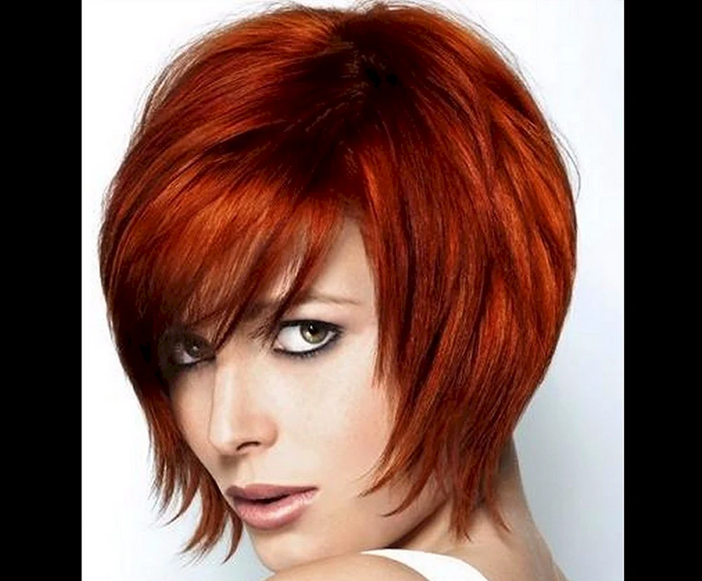 Rot ombré auf dunklem Haar