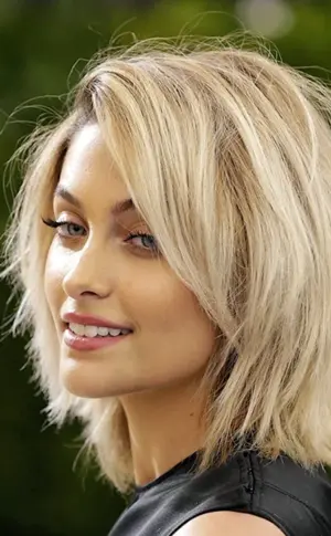 Bob Kaskadenhaarschnitt Aurora Rückenansicht Langer Bob blond Sienna Miller Kaskadenhaarschnitt Britney Spears Kaskadenhaarschnitt für mittleres Haar Sienna Miller Langer Bob Haarschnitt gewellt Kaskade abgestufte Kaskade