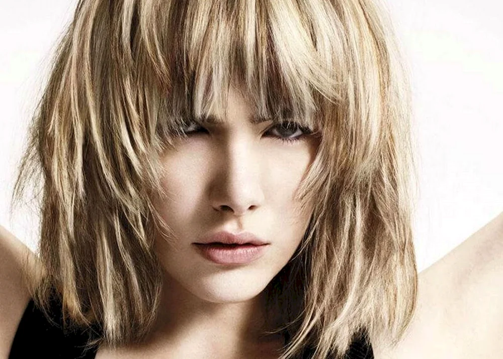 Haarschnitte für mittleres Haar