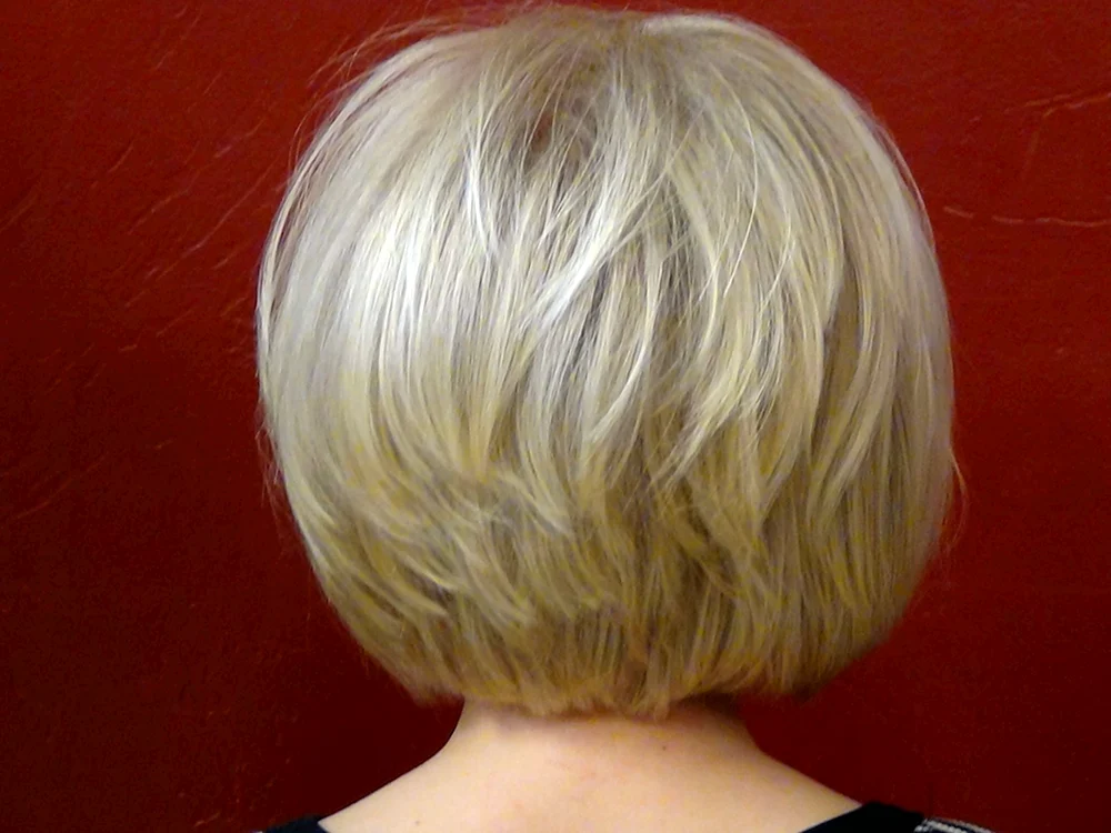 Cascade bob haircut graduated