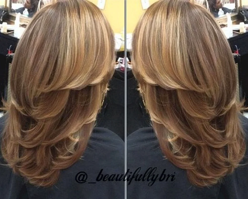 Cascade Haarschnitt für mittlere Haare zurück