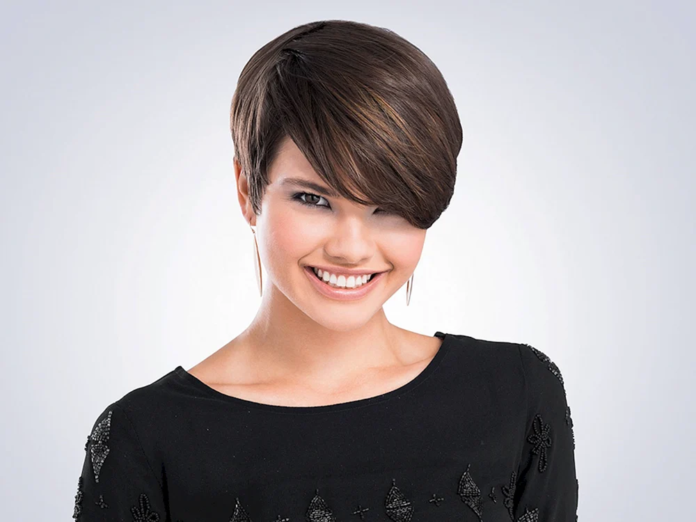 Kaskadierender Pixie-Haarschnitt